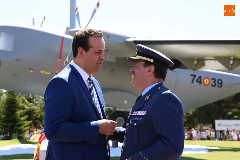 Foto 7 - Inaugurada la rotonda de la base a&eacute;rea de Matac&aacute;n con un avi&oacute;n cedido por el Ej&eacute;rcito del Aire
