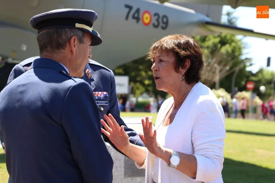 Foto 2 - Inaugurada la rotonda de la base a&eacute;rea de Matac&aacute;n con un avi&oacute;n cedido por el Ej&eacute;rcito del Aire