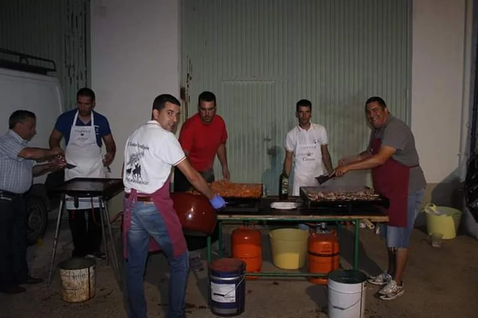 Foto 6 - Una excelente cena pone el broche a los actos del Torito Perdig&oacute;n en Valderrodrigo  