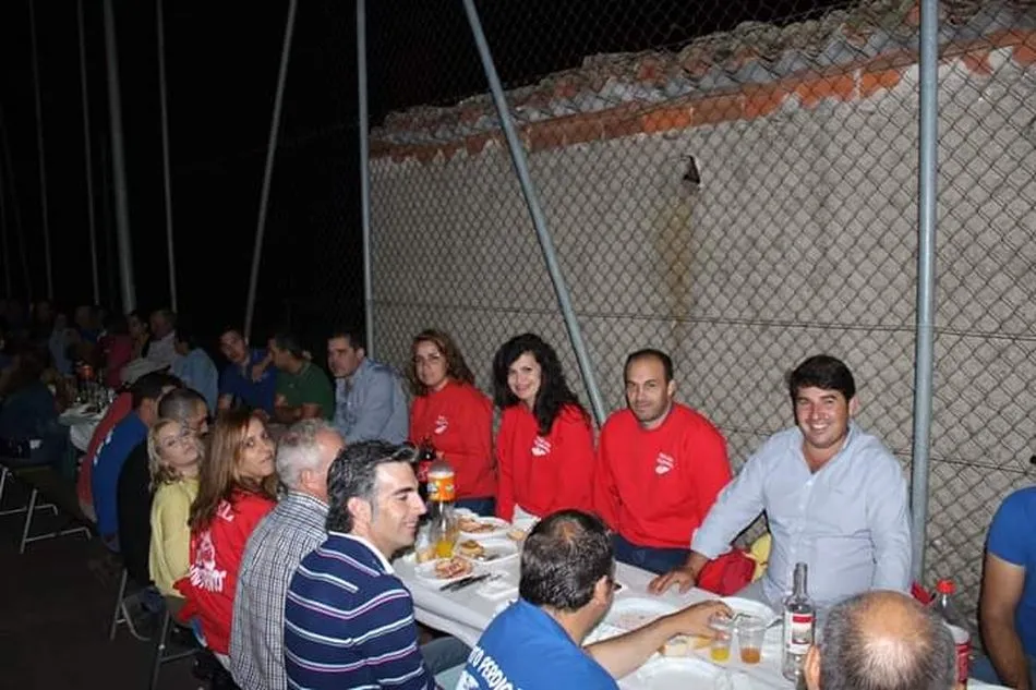 Foto 5 - Una excelente cena pone el broche a los actos del Torito Perdig&oacute;n en Valderrodrigo  