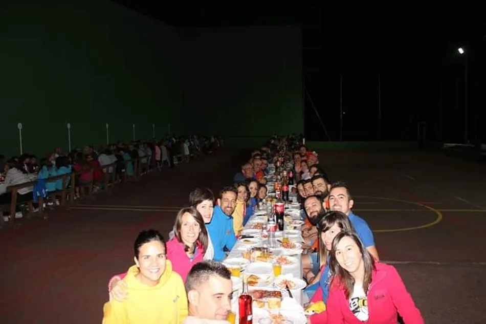 Foto 4 - Una excelente cena pone el broche a los actos del Torito Perdig&oacute;n en Valderrodrigo  