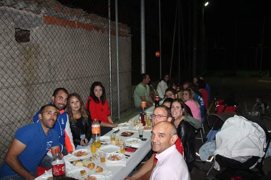 Foto 3 - Una excelente cena pone el broche a los actos del Torito Perdig&oacute;n en Valderrodrigo  