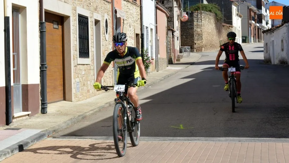 Foto 7 - Aficionados a la bici de todas las edades superan la marcha cicloturista Lumbrales