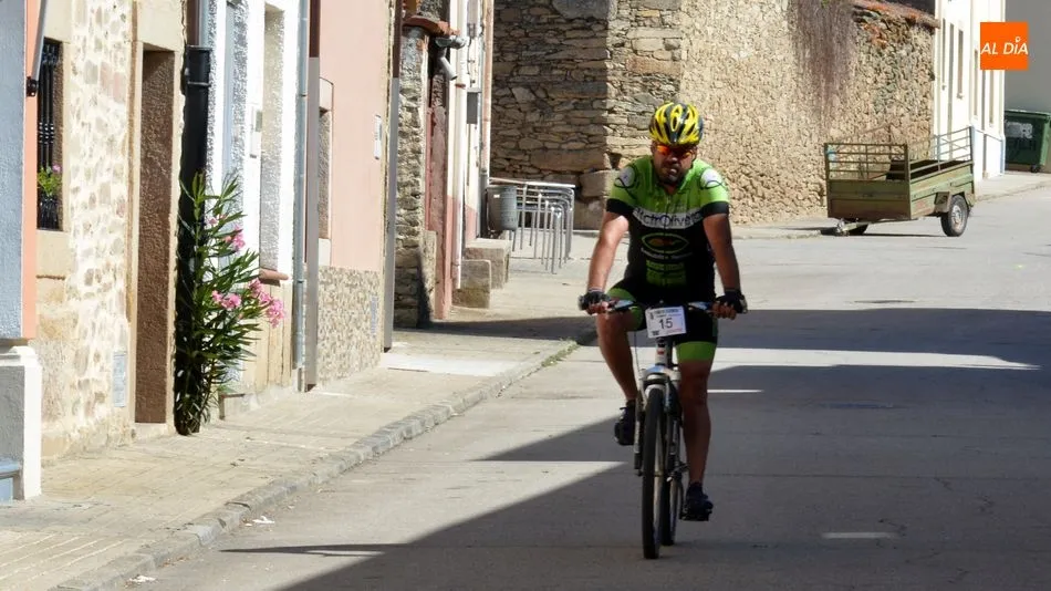 Foto 11 - Aficionados a la bici de todas las edades superan la marcha cicloturista Lumbrales