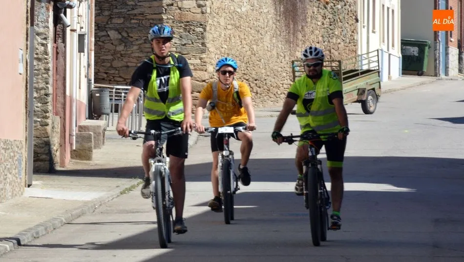 Foto 9 - Aficionados a la bici de todas las edades superan la marcha cicloturista Lumbrales