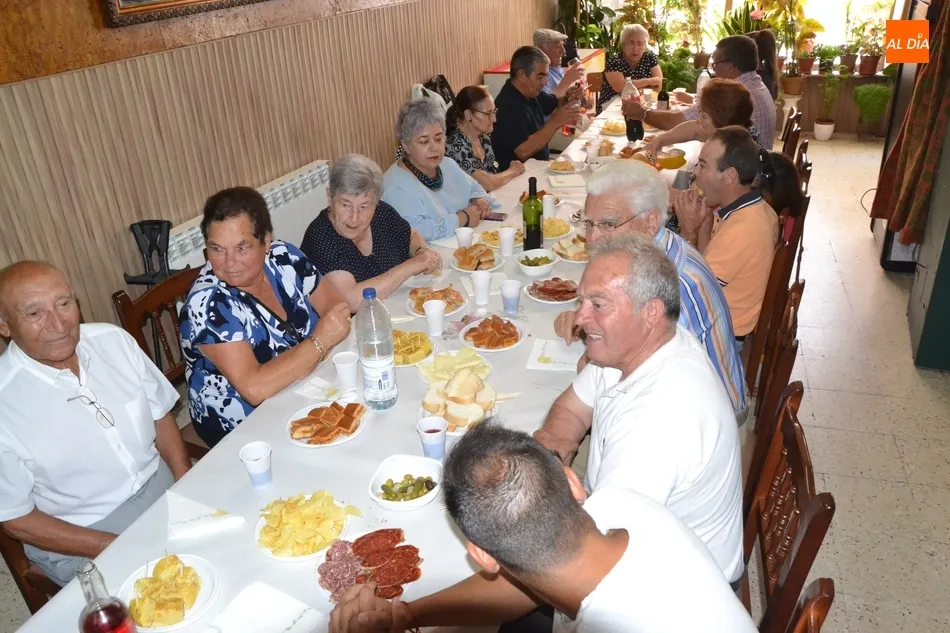 Foto 9 - La solemne misa y el vino espa&ntilde;ol cierran las fiestas de Santa Ana  