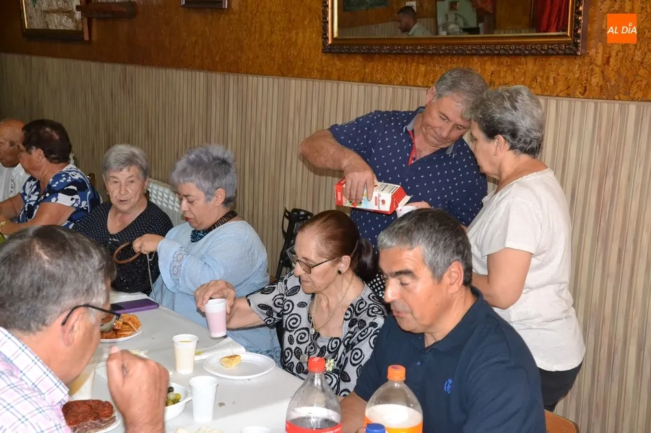 Foto 5 - La solemne misa y el vino espa&ntilde;ol cierran las fiestas de Santa Ana  