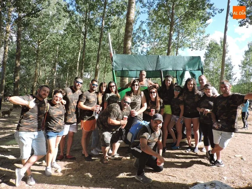 Participantes del descenso por el río Tormes en Encinas de Arriba