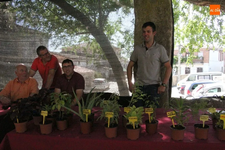 Foto 2 - Una veintena de expositores dan vida a una nueva edici&oacute;n de la Feria Agroalimentaria de Monleras  
