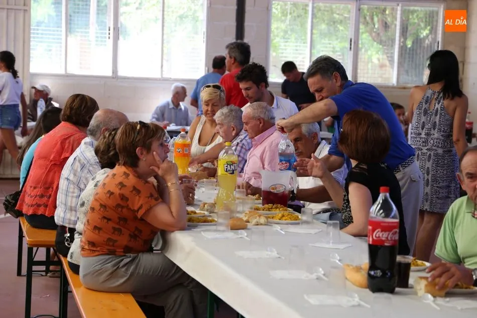 Foto 9 - Santiz disfruta de su tradicional paellada de fiestas