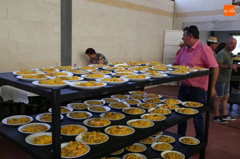 Foto 7 - Santiz disfruta de su tradicional paellada de fiestas