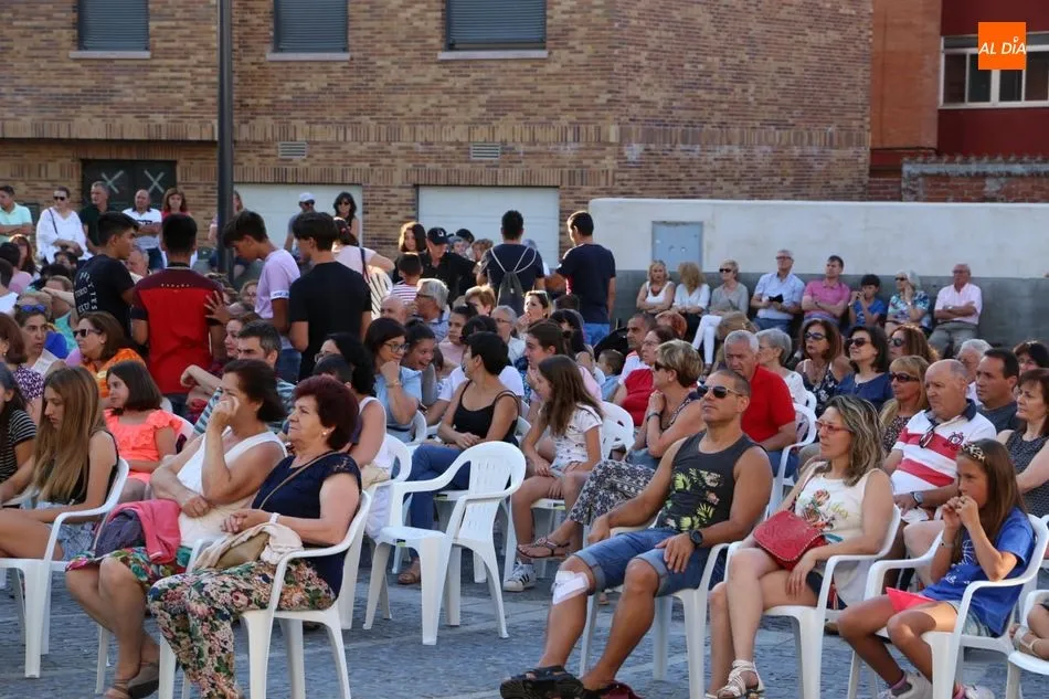 Foto 7 - Santa Marta disfruta de su parrillada y un espect&aacute;culo de sevillanas&nbsp;