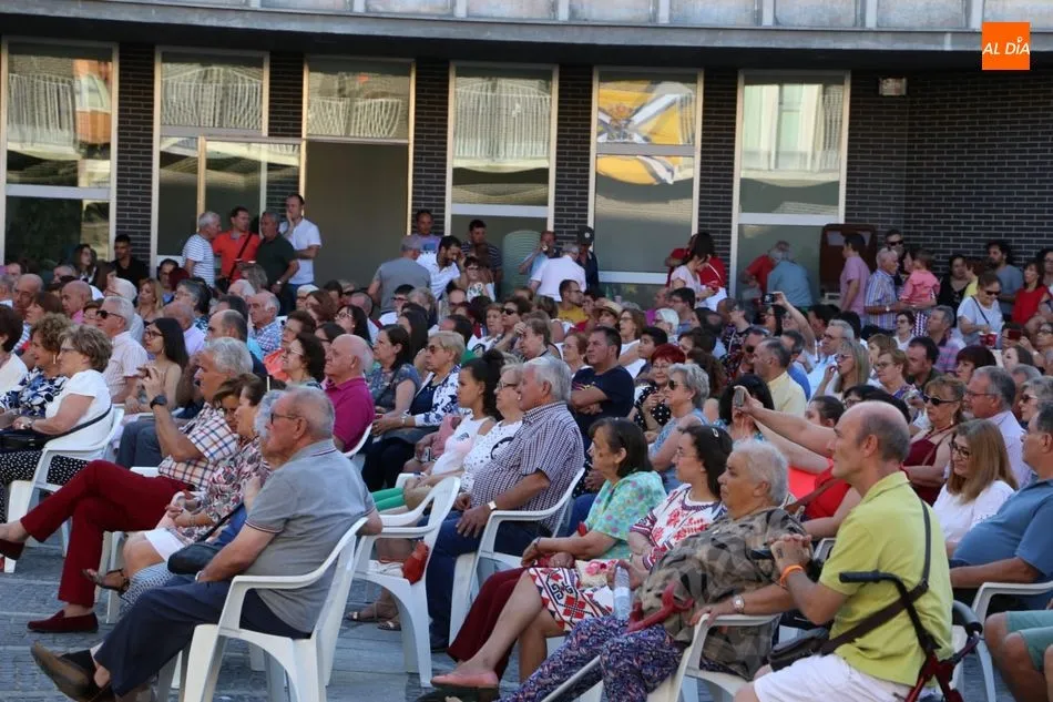 Foto 6 - Santa Marta disfruta de su parrillada y un espect&aacute;culo de sevillanas&nbsp;