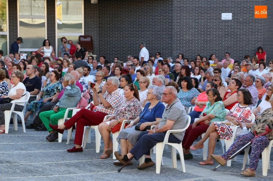 Foto 4 - Santa Marta disfruta de su parrillada y un espect&aacute;culo de sevillanas&nbsp;