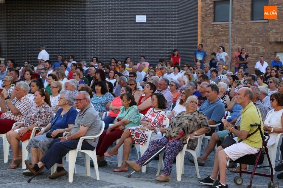 Foto 2 - Santa Marta disfruta de su parrillada y un espect&aacute;culo de sevillanas&nbsp;