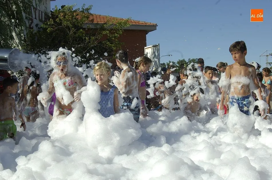 Foto 11 - El D&iacute;a del Agua estrena encierro de carretones y fiesta de la espuma  