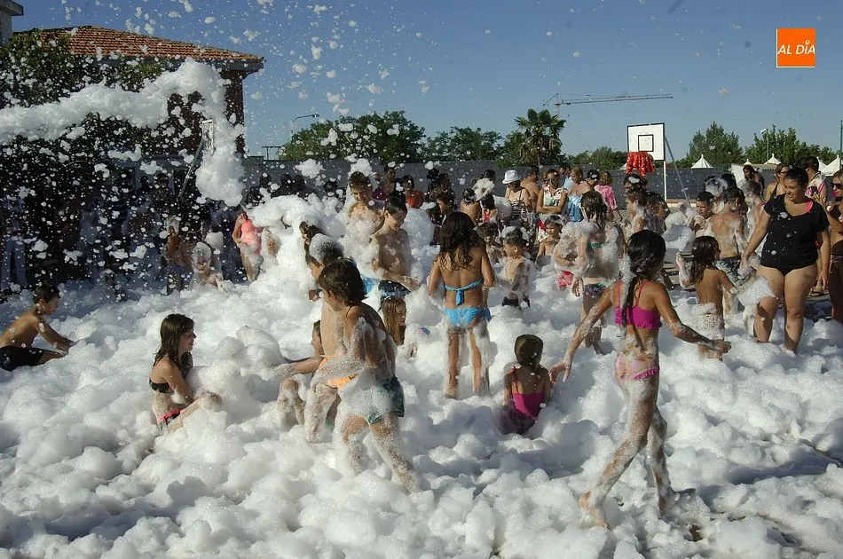 Foto 3 - El D&iacute;a del Agua estrena encierro de carretones y fiesta de la espuma  