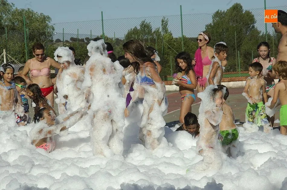 Foto 6 - El D&iacute;a del Agua estrena encierro de carretones y fiesta de la espuma  