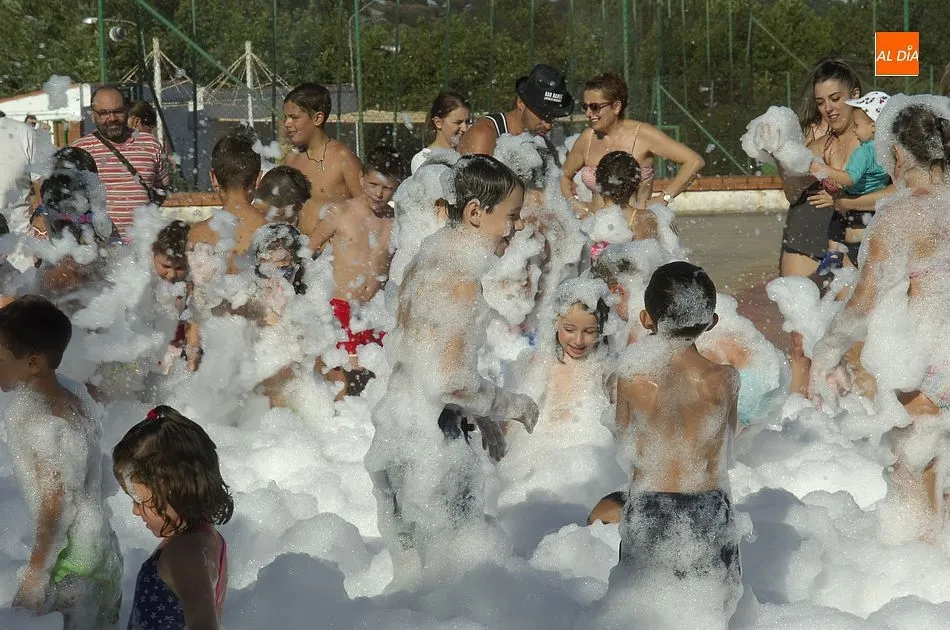 Foto 7 - El D&iacute;a del Agua estrena encierro de carretones y fiesta de la espuma  