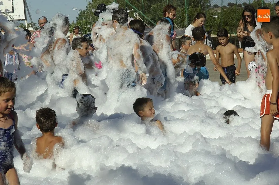 Foto 4 - El D&iacute;a del Agua estrena encierro de carretones y fiesta de la espuma  