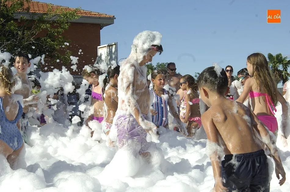Foto 10 - El D&iacute;a del Agua estrena encierro de carretones y fiesta de la espuma  