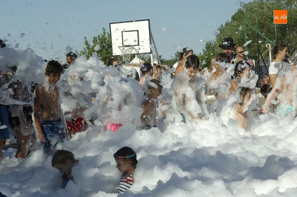 Foto 5 - El D&iacute;a del Agua estrena encierro de carretones y fiesta de la espuma  