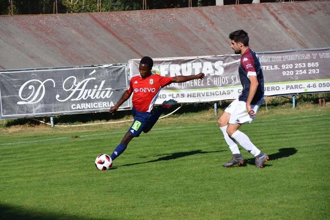 Issa Diallo durante un partido con el Ávila