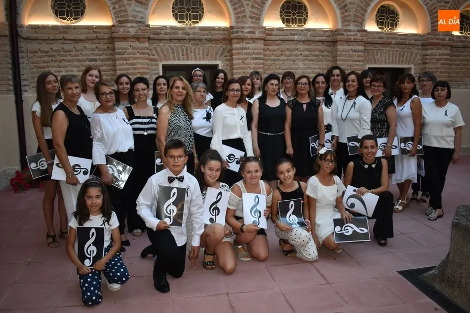 Componentes del coro de voces blancas