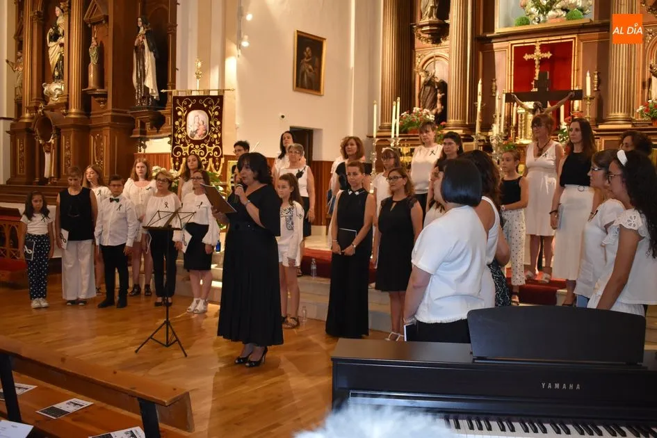 Foto 10 - El coro de Voces Blancas hace vibrar las Noches en Alba  