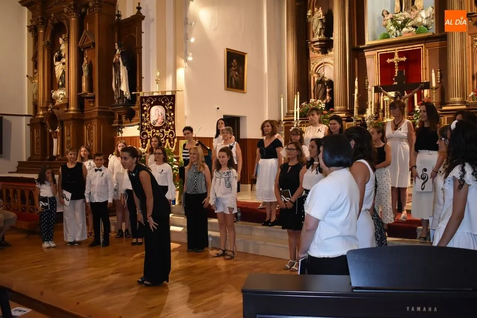 Foto 9 - El coro de Voces Blancas hace vibrar las Noches en Alba  