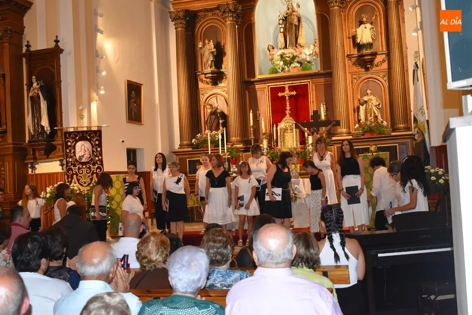 Foto 8 - El coro de Voces Blancas hace vibrar las Noches en Alba  