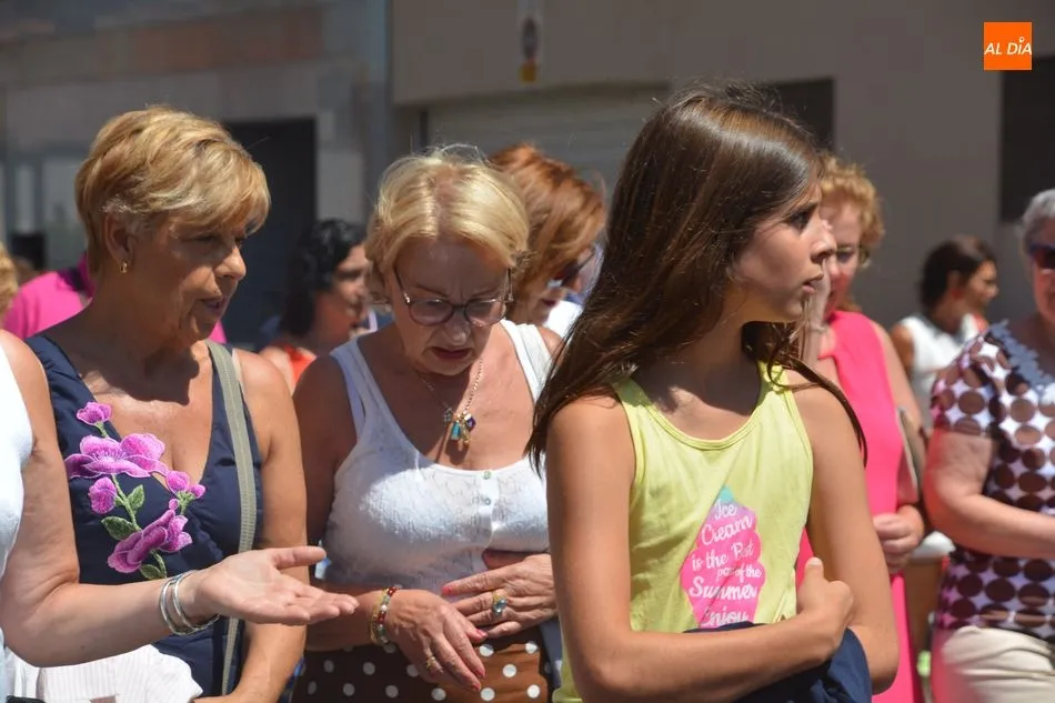 Foto 11 - Santa Marta de Tormes rinde honores a su patrona con una concurrida procesi&oacute;n