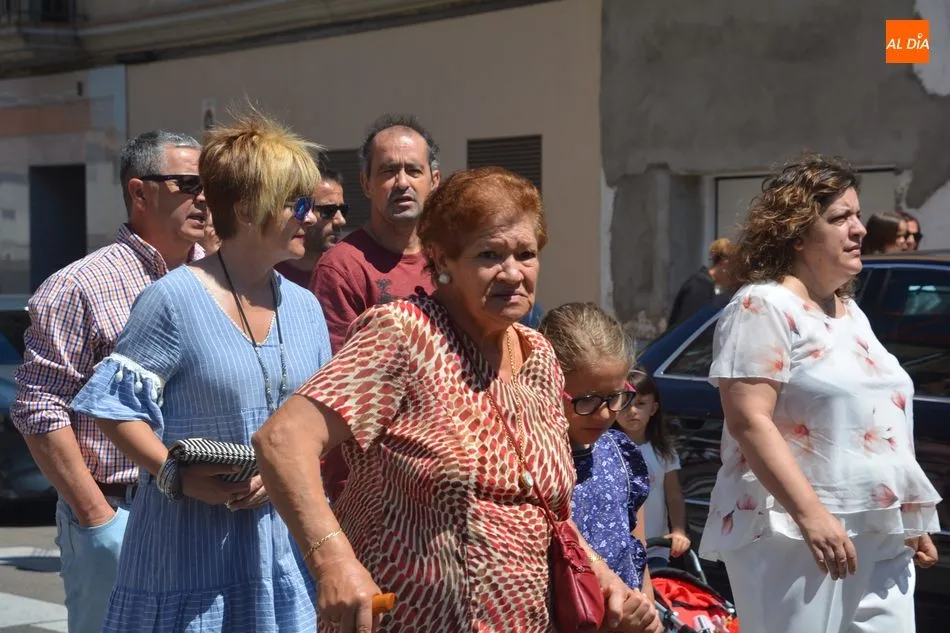 Foto 6 - Santa Marta de Tormes rinde honores a su patrona con una concurrida procesi&oacute;n