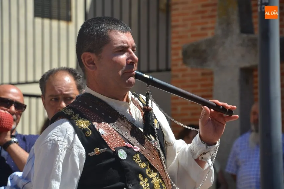 Foto 5 - Santa Marta de Tormes rinde honores a su patrona con una concurrida procesi&oacute;n