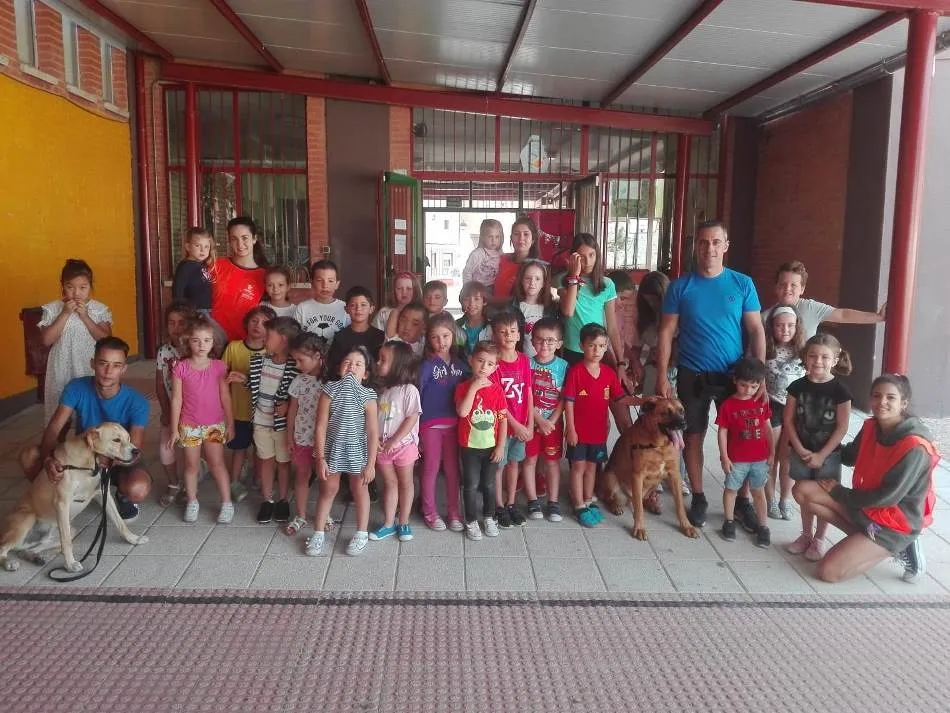 Foto 5 - Conciliamos abre su &uacute;ltima semana conociendo dos perros de rescate  