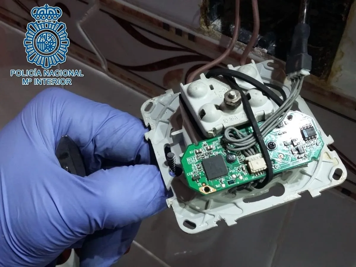 Dispositivo de grabación colocado por uno de los detenidos / Policía Nacional