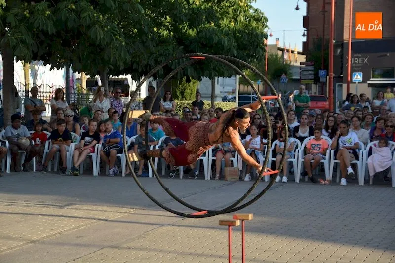 Acrobacias realizadas por los actores / Lydia González