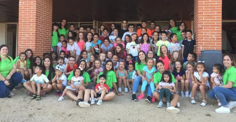 Participantes y monitoras de la Escuela de Verano de Villoruela