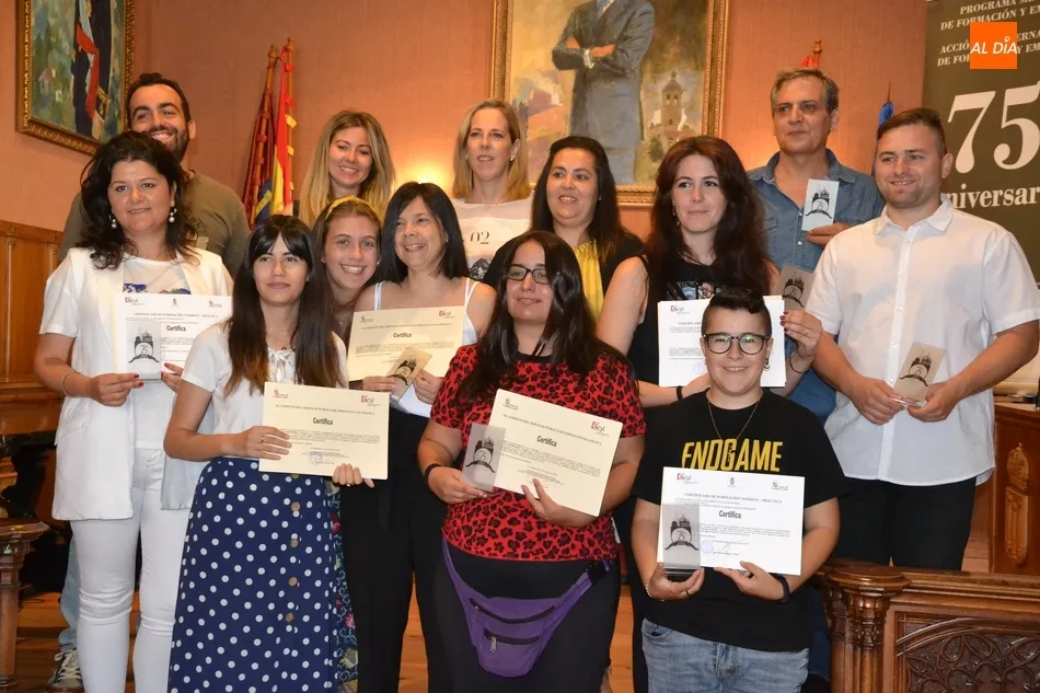 Foto 2 - Clausurado el &ldquo;innovador&rdquo; programa formativo que ha gestionado los actos del 75 Aniversario  