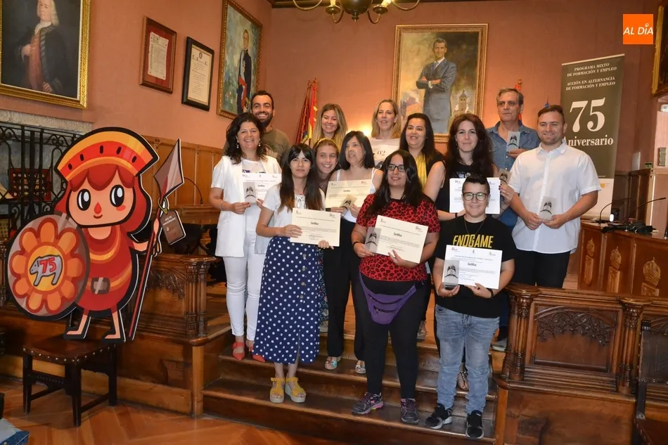 Foto 3 - Clausurado el &ldquo;innovador&rdquo; programa formativo que ha gestionado los actos del 75 Aniversario  