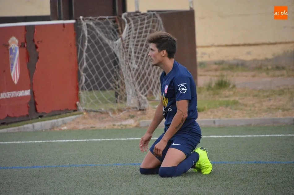 Foto 9 - El Santa Marta no entiende de amistosos y gana con solvencia al Guijuelo (2-0)