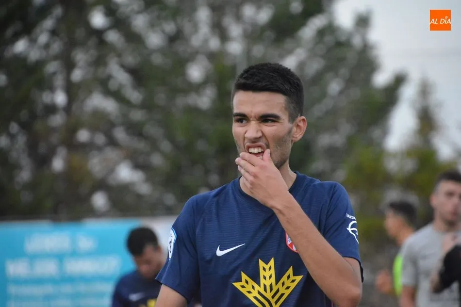 Foto 7 - El Santa Marta no entiende de amistosos y gana con solvencia al Guijuelo (2-0)