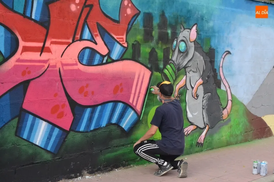 Foto 4 - Ve la luz en la calle Caridad el mural ganador del Concurso de la IV Semana de la Juventud  