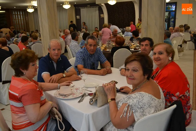 Foto 10 - M&aacute;s de 160 personas participan en la fiesta anual de la Asociaci&oacute;n de Mayores San Miguel
