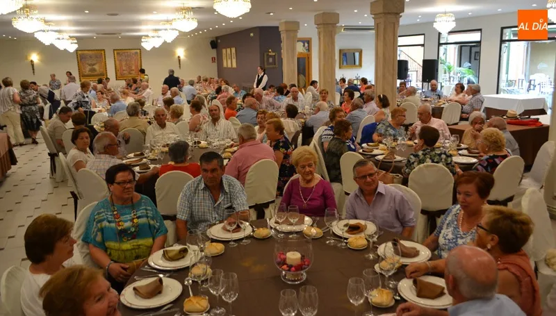Foto 3 - M&aacute;s de 160 personas participan en la fiesta anual de la Asociaci&oacute;n de Mayores San Miguel