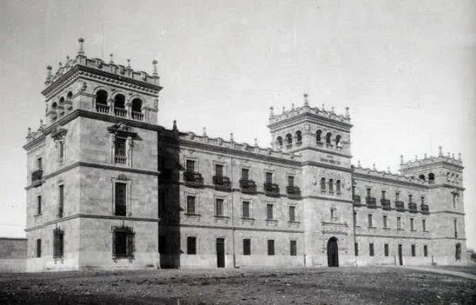 Foto 2 - El cuartel General Arroquia y su parecido con el palacio de Monterrey