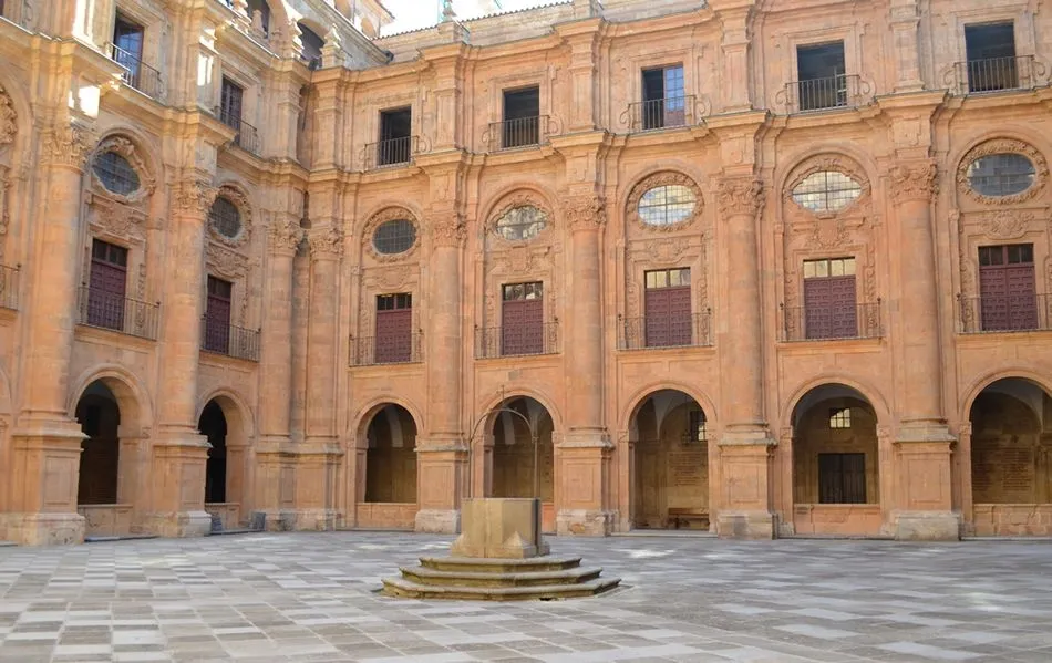 Patio Barroco de la Universidad Pontificia