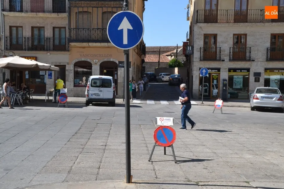 Foto 2 - Prohibidos a partir de este jueves los giros con veh&iacute;culos en la Plaza Mayor  