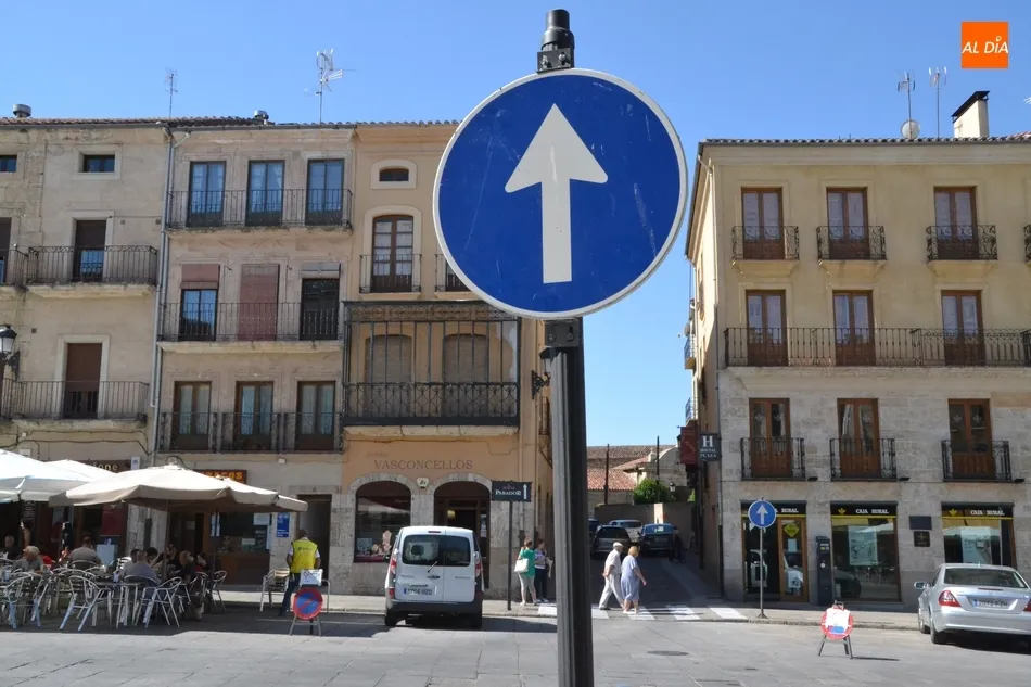 Prohibidos a partir de este jueves los giros con vehículos en la Plaza Mayor  