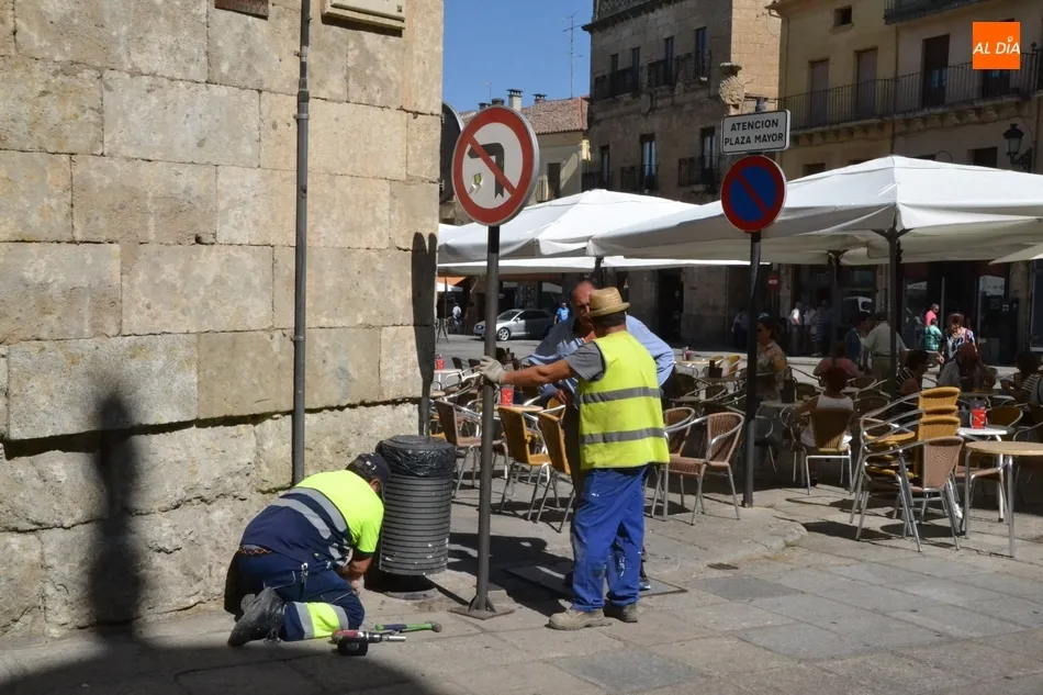 Foto 6 - Prohibidos a partir de este jueves los giros con veh&iacute;culos en la Plaza Mayor  